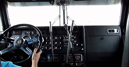 Kenworth W900L - 3 Stick Shifting