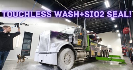 TOUCHLESS WASH + Sio2 SEAL on A FILTHY Kenworth Wrecker!