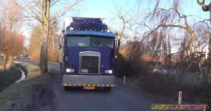 Kenworth K100 with Jake Brake Kenworth W900a Trucks Loud Pipes Sound 