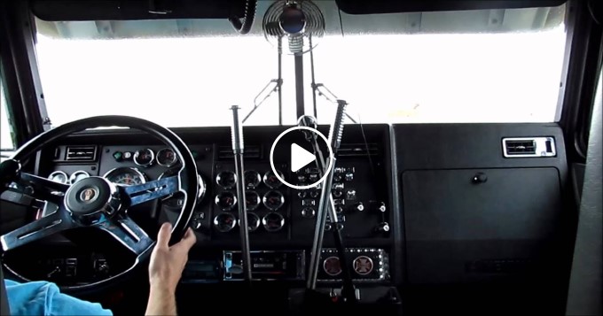 Kenworth W900L - 3 Stick Shifting