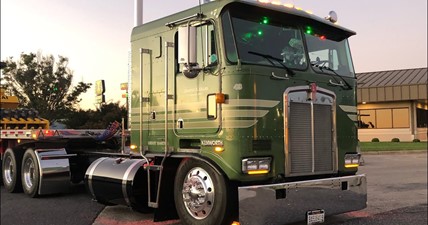 Here's a handsome Kenworth met on the road. The cabovers are alive