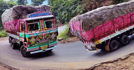 Lorry Videos Dare To Drive At Horrible Ghat Turns Truck Videos Truck Driving Trucks In Mud