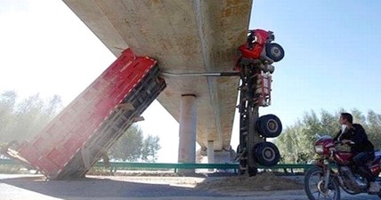 10 Extreme Dangerous Idiots Biggest Truck Fails Heavy Equipment Driving Machines Fails Working