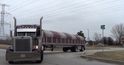 Nice sounding Peterbilt 379